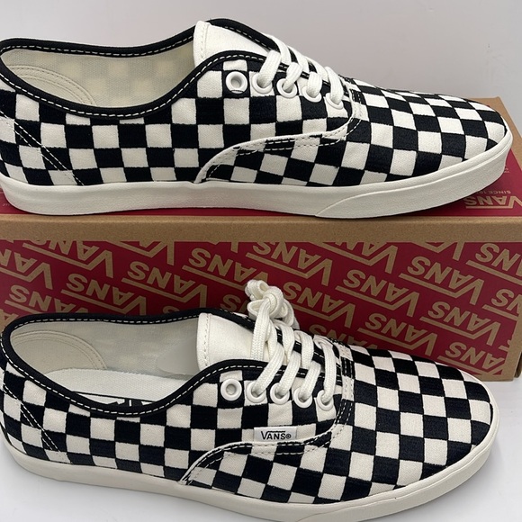 Vans WMNS Authentic Lowpro Embroidered Check Black/M
VN000D041 KP
Sneakersrs - Picture 2 of 16